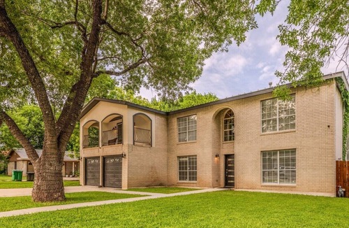 Heritage House | Casa de Valdes: Spacious Two-Story Home Near SeaWorld and Military Bases