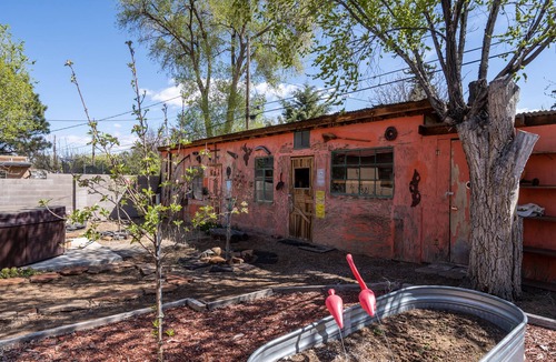 Southside House | Casa Lujan | Cozy Home with Hot Tub + Near Area Attractions!