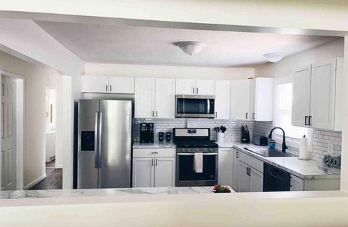 Lincoln House | Casa Nova - Clean & Central for Family & Friends