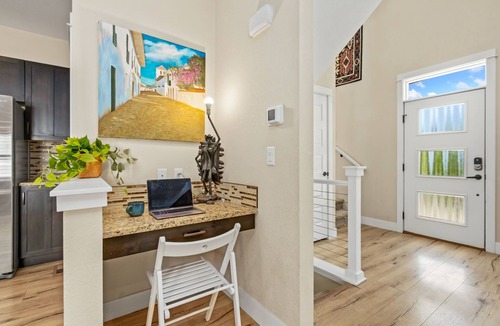 Old Town North House | Casa Tierra Walk to Old Town via Poudre Trail