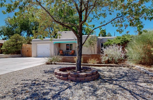 Summit Park House | CasaDeRita Luxury Home near UNM!
