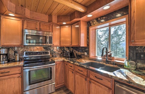 Cascade Cabin | Cascade Cabin w/Mountain View & River Access