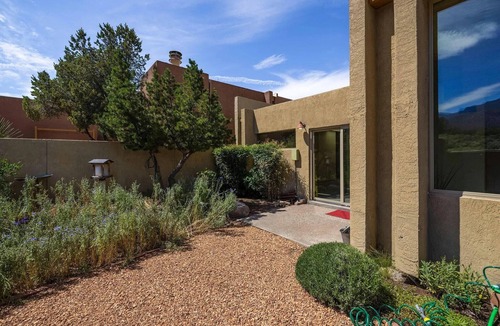 Sandia Heights South House | Casita de Montano 2 Bdrm Foothills Charmer with Incredible Sandia Mtn Views