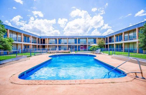 Lawton Hotel | Castle inn & suites by OYO Lawton