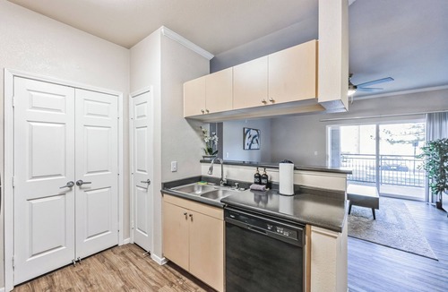 Castle Rock Apartment | Castle Rock Retreat w/queen bed, pool & hot tub