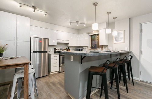 Old Town Condo | Caviar Suite, Moody Retreat by Old Town Square