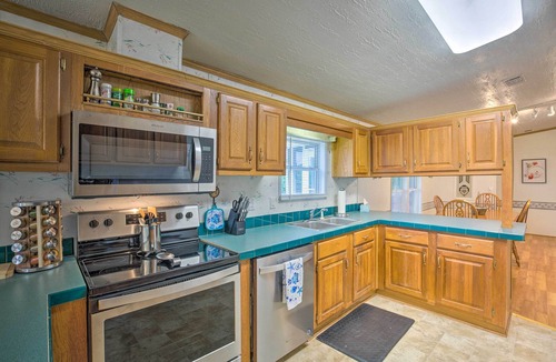 Kemp House | Cedar Creek Lake Access: Retreat w/Deck