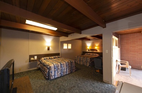 McCook Hotel | Cedar Inn
