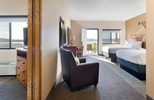 Chamberlain Hotel | Cedar Shore Resort