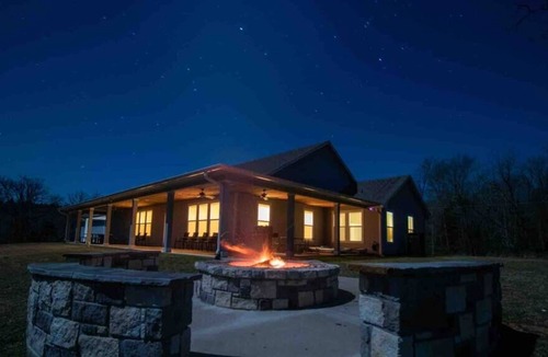 Centerville House | Centerville Retreat 🦌 Weddings♥️ ATV Trails 🐟 Private Lake