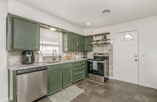 Amarillo House | Central 3 Blocks off Hwy i-40, Spacious home, quiet neighborhood,clean
