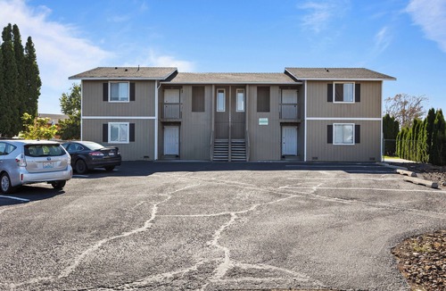 Kennewick Apartment | Central Location D in Cul de Sac, 2 Bedroom, 1 Bath-sleeps 6, pets allowed