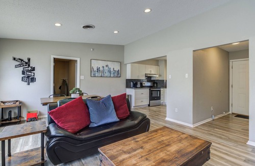 Lubbock House | Central Location Private Backyard Modern & Spacious