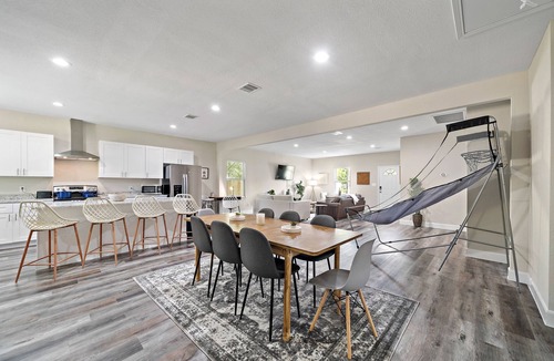 OST - South Union House | Central & Stylish Home w/Games | 8 Mins to DownTown