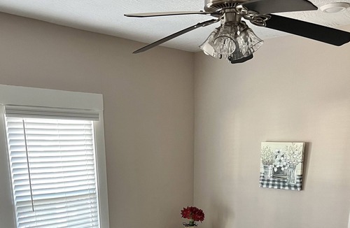 Woodland Heights House | Centrally located Bungalow walking distance to the music hall