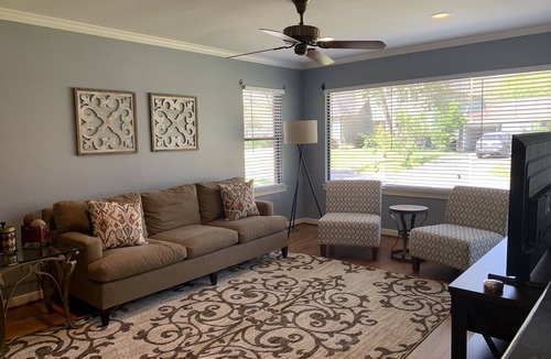 Braeswood Place House | CENTRALLY LOCATED HOME-MEDICAL CENTER/NRG AREA