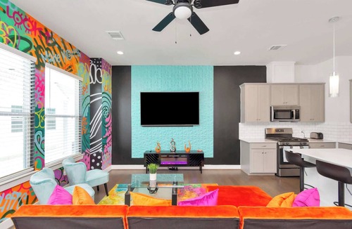 Riverside Terrace Condo | Centrally Located Luxury Townhome in Houston