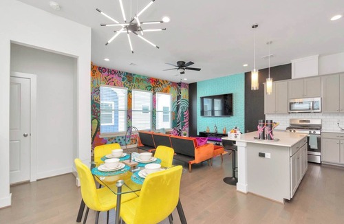 Riverside Terrace Condo | Centrally Located Luxury Townhome in Houston