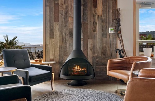 Astoria Hotel | Centrally located near a lively boardwalk, this charming property puts you steps