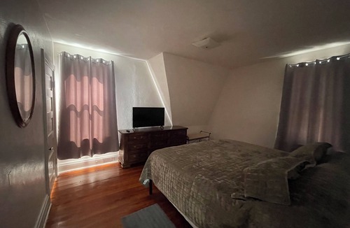 Valentine House | Centrally located spacious house in Valentine, 4 bedrooms, 5 beds, sleeps 8