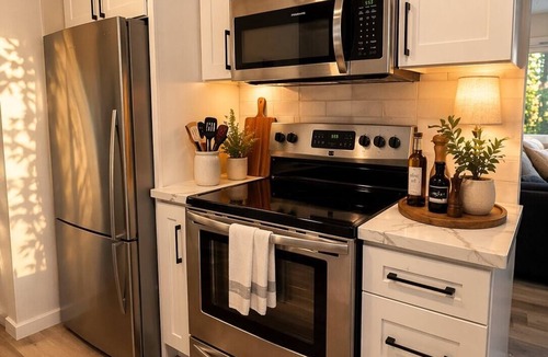 South Beacon Hill House | Centrally Located to Downtown, Airport and Stadium