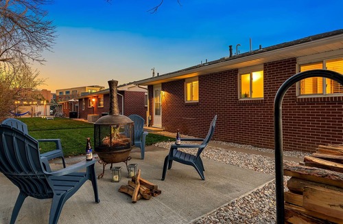 University Acres Condo | Centrally Located Townhome Near PVH - Dog Friendly