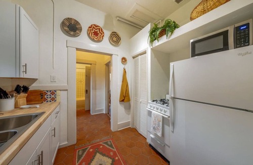 West University House | Charmer/3 Blocks from U of A/Sleep 3/1 BR 1 BA