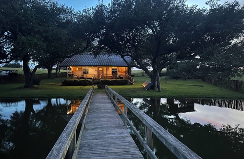 Minden Cabin | Charming 1-bedroom cabin over looking a pond & located on a cattle ranch