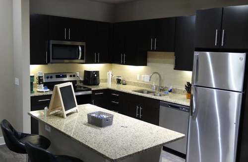 Addison Apartment | Charming 1-bedroom apartment in delightful Addison with WiFi, AC, fitness room
