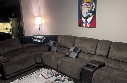 Addison Apartment | Charming 1-bedroom apartment in delightful Addison with WiFi, AC, fitness room