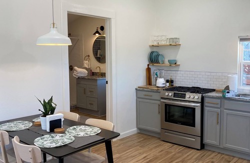 North San Antonio - SAT Apartment | Charming 1-bedroom cottage with WiFi, AC in amazing San Antonio