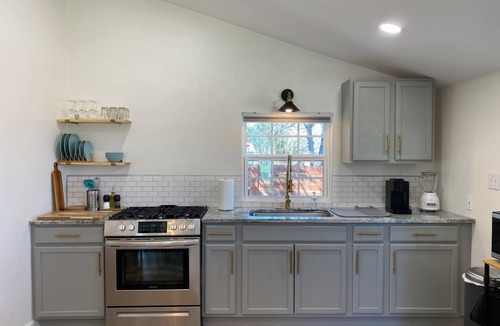 North San Antonio - SAT Apartment | Charming 1-bedroom cottage with WiFi, AC in amazing San Antonio
