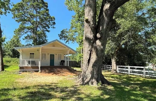 Claiborne Cottage | Charming 1-bedroom cottage with WiFi, AC in fabulous West Monroe