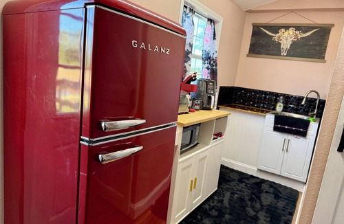 Shawnee House | Charming 1 room cottage with overnight horse boarding, country views, and WiFi