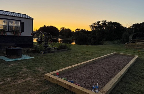 Shawnee House | Charming 1 room cottage with overnight horse boarding, country views, and WiFi
