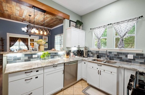 Mineral Wells House | Charming 1900 Victorian home in the country