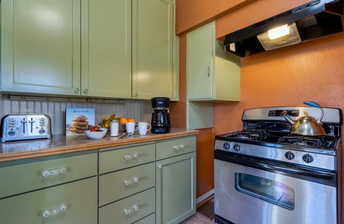 Walla Walla East Cottage | Charming 1936 cottage in Walla Walla wine country.