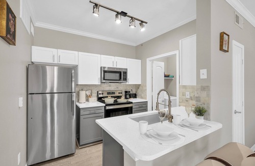 Alden Bridge Apartment | Charming 1BR Near Woodlands Pool & Gym