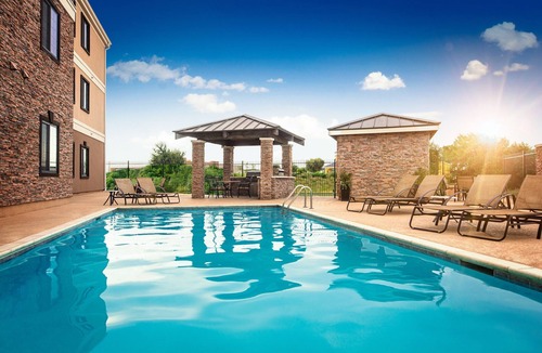 Fort Worth Apartment | Charming 1BR Suite w/Kitchen | Breakfast + Pool