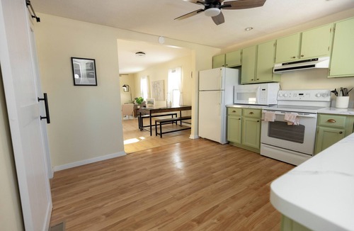 Wayne County House | Charming 2 bed waterfront house in quiet neighborhood w/boat parking!