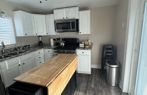 Dupont House | Charming 2-bedroom house in lovely Commerce City