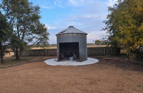 Turner County Cabin | Charming 2-bedroom cabin with AC and WiFi in marvelous Parker