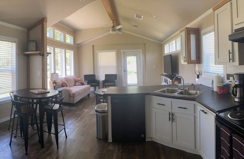 Lufkin House | Charming 2-bedroom country house in peaceful Lufkin with AC close to Lufkin