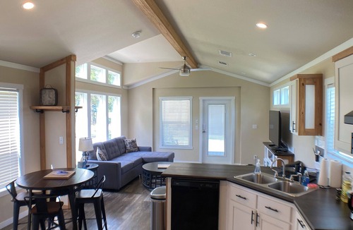 Lufkin House | Charming 2-bedroom country house in peaceful Lufkin with AC close to Lufkin