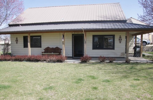 Parma House | Charming 2-bedroom Farm house with AC, WiFi in Phenomenal Parma