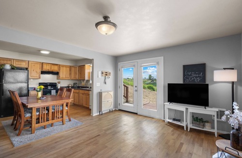Pendleton House | Charming 2-bedroom house atop Main Street