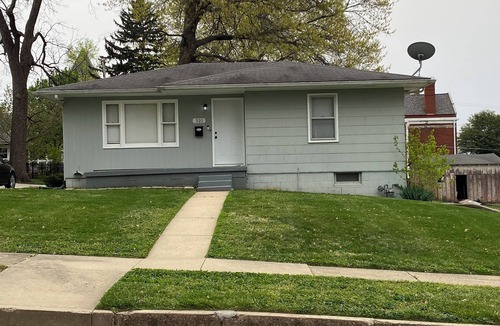 Atchison House | Charming 2-bedroom house on quiet brick and tree lined street.