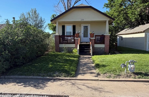 Lewellen House | Charming 2-bedroom house in beautiful Lewellen. Minutes away from Lake Mac!
