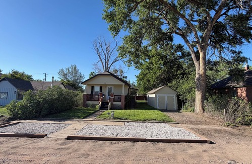 Lewellen House | Charming 2-bedroom house in beautiful Lewellen. Minutes away from Lake Mac!