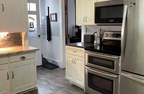 Algona House | Charming 2-bedroom house in lovely Algona with WiFi, AC